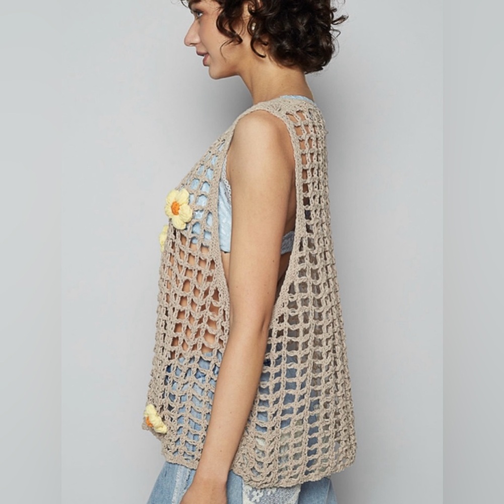 🌸H205 New POL M pp22 Yellow and Tan Crochet Floral sweater Vest Top - Picture 3 of 12